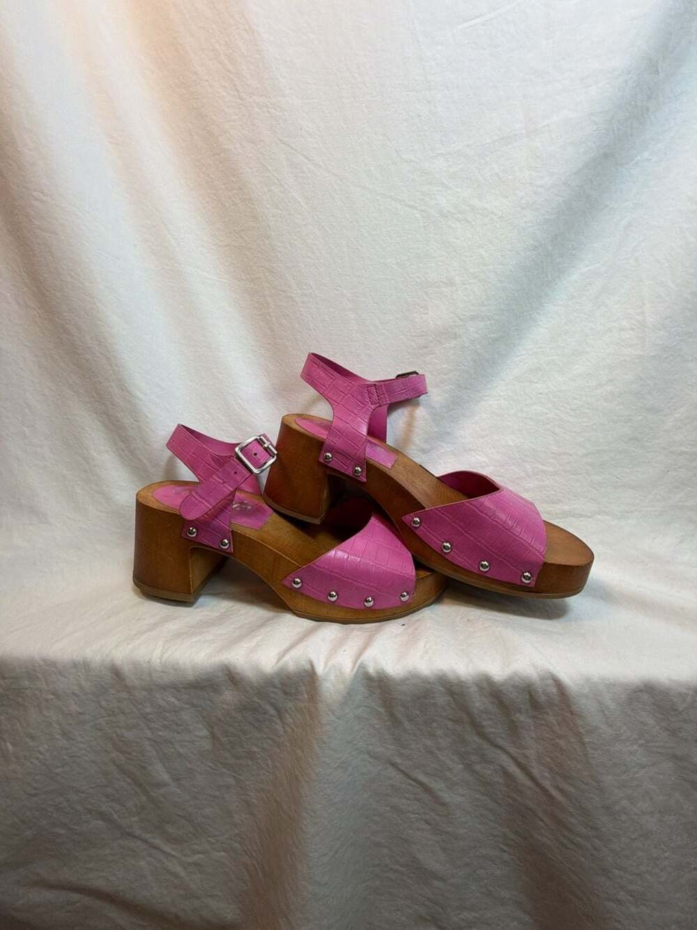 Soda Pink Croc Embossed Ankle Strap Clog Sandals Size 6